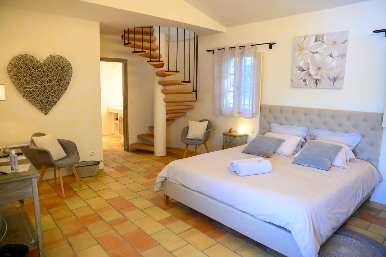 Le Mas De La Source Bed & Breakfast มูแฌ็ง ภายนอก รูปภาพ